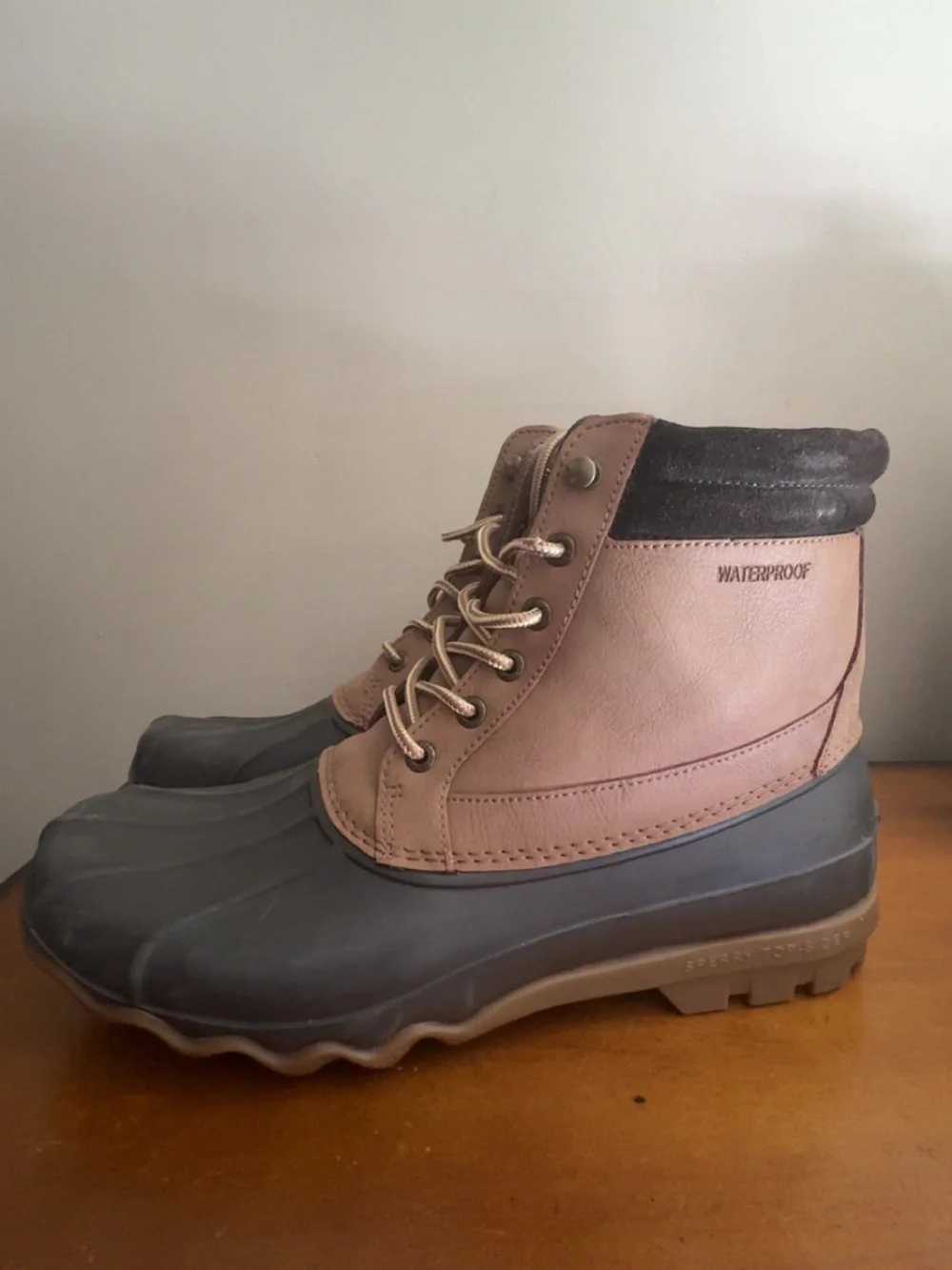 Sperry Tan and Gum Rubber Lug Sole Boots waterproof lightweight (minimal wear)
